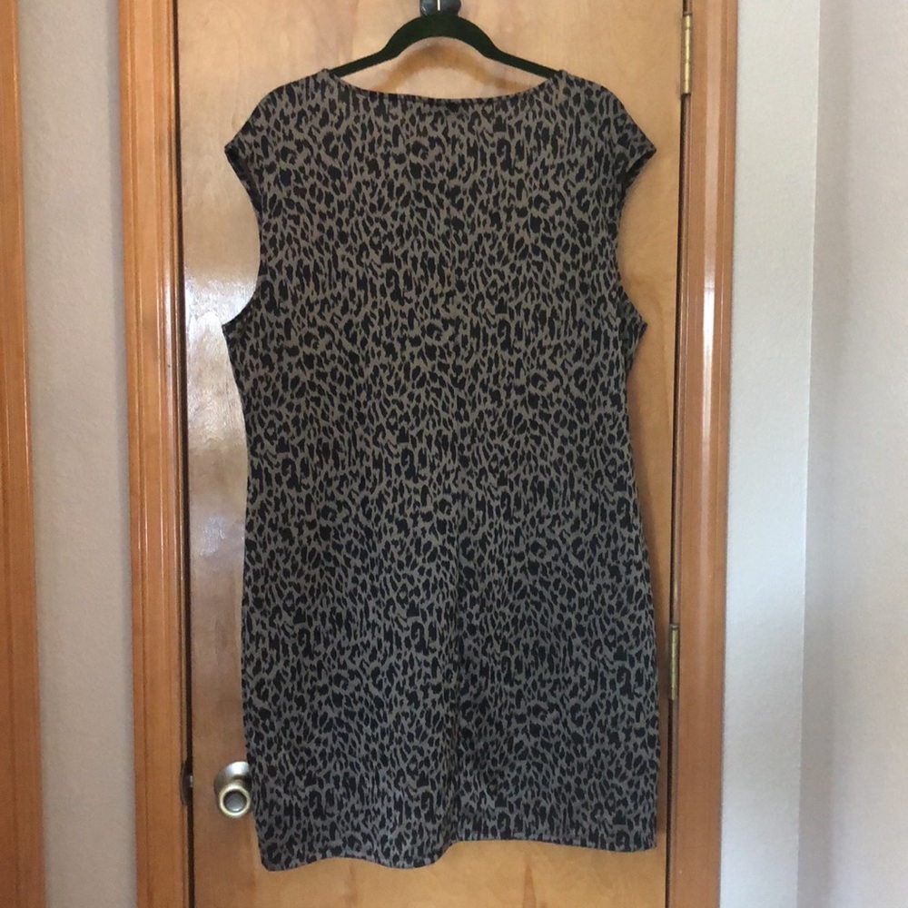 Women’s XXL sleeveless light medium weight leopard sweater dress - Picture 2 of 8